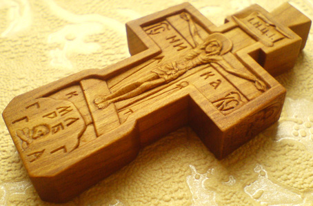 Резной деревянный крестик с Ликами Св. Архангел Михаила и Богородицы