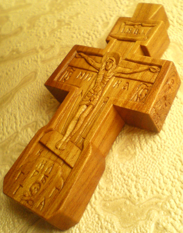Резной крестик с образами Св. Архангела Михаила и Богородицы Умиление Серафимо-Дивеевское.