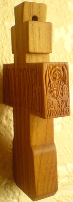 Резной деревянный крестик с Ликами Св. Архангел Михаила и Богородицы.