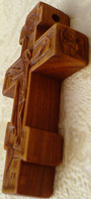 Резной деревянный крест с ангелами