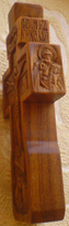 Резной деревянный крест