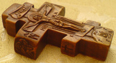 Резной деревянный крестик с ангелами