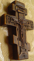 Резной деревянный крест