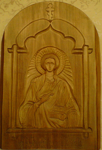 Резная деревянная икона. Святой великомученик и целитель Пантелеимон