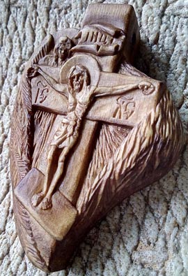 Резной деревянный крестик - нательная иконка