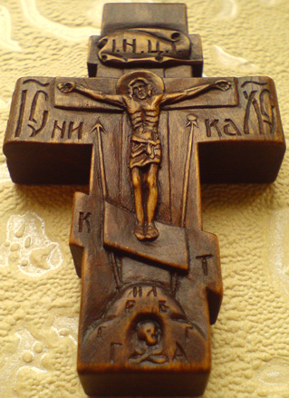 Резной крестик из дерева с АРХАНГЕЛОМ Михаилом и  АРХАНГЕЛОМ Гавриилом