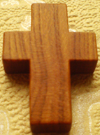 Маленький резной деревянный нательный крестик