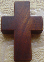 Резьба. Крестик с Иисусовой молитвой и молитвой Честному Кресту из дерева