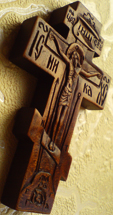 Резной деревянный крестик нательный
