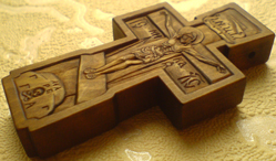 Резной деревянный нательный крестик